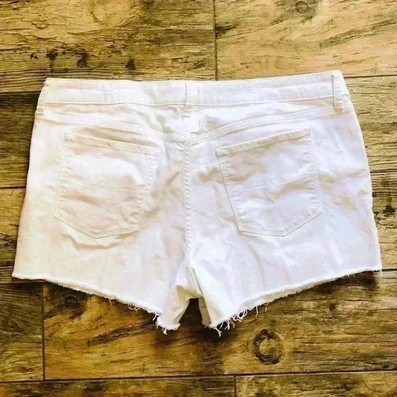 Arizona Jeans White distressed denim short shorts women size 17 - Picture 3 of 4